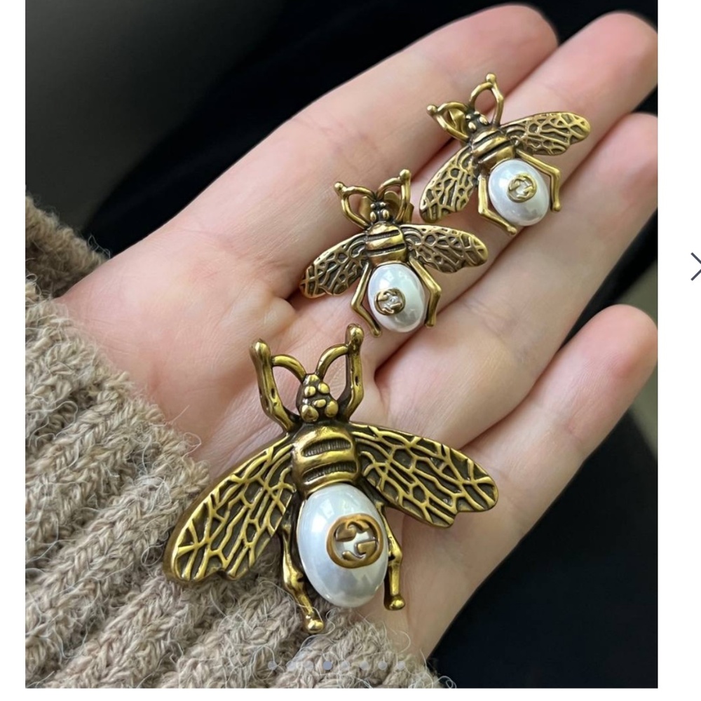 GG BEE EARRING and brooch